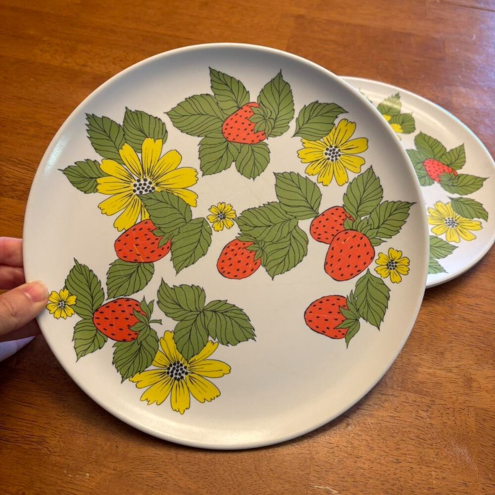 Strawberry plates